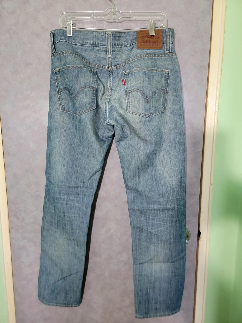 Vntg Levi's 511 Light Blue Men's Straight Jeans - Classic Back Pocket Style